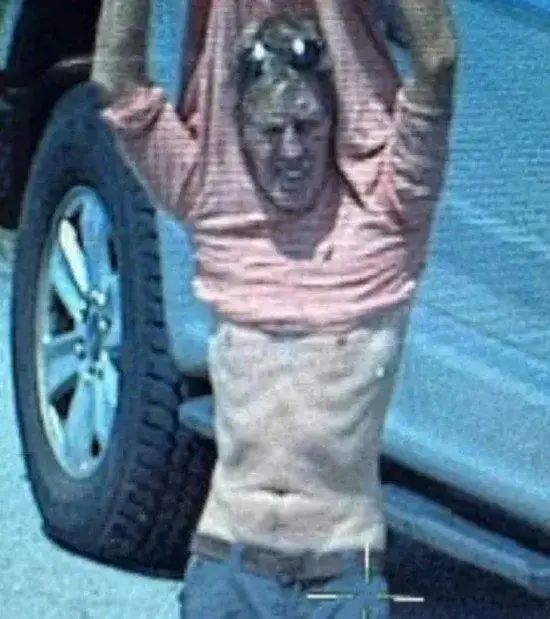 » 5. 特工逮捕一名向特朗普举枪的刺杀者9月15日，美国前总统、共和党总统候选人特朗普在位于佛罗里达州西棕榈滩的私有高尔夫俱乐部内打高尔夫球时，俱乐部外传来枪声