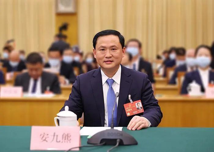 » 4. 任职8个月的贵州黔东南州委书记落马，曾任省委常务副秘书长贵州省纪委监委网站10月20日下午通报称，黔东南州委书记安九熊涉嫌严重违纪违法，目前正接受贵州省纪委监委纪律审查和监察调查