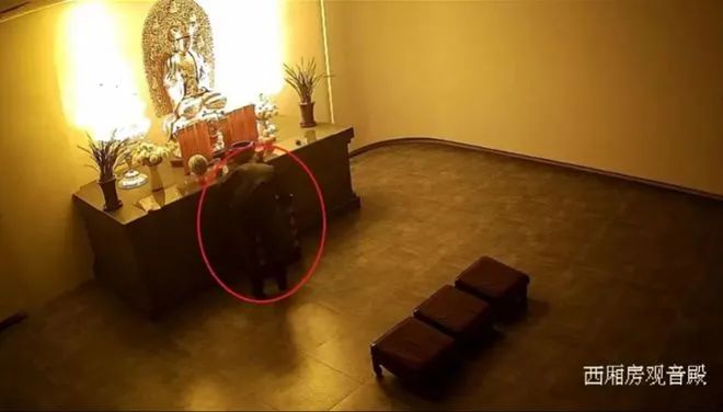 » 15. 上海一男子偷功德箱钱，称“问了菩萨，菩萨比OK”近日，上海崇明警方破获一起盗窃案