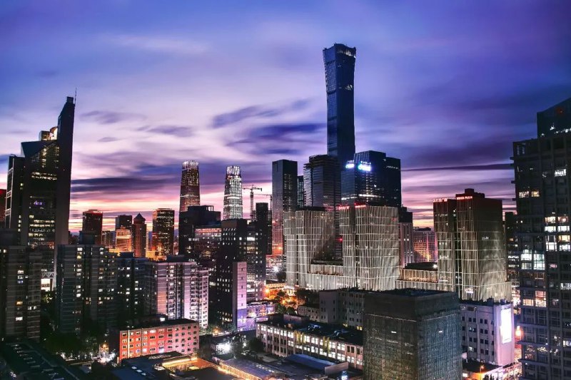 » 3. 王健林出售杭州首座万达广场  保险资金接手据界面新闻报道，杭州拱墅万达广场被摆上货架，报价14.8亿元，整体商业综合体出售回报率8个点以上，价格还可以再谈