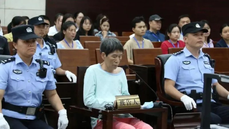 » 6. 余华英拐卖11名儿童被判死刑，当庭上诉9月18日，贵阳中院一审判决余华英犯拐卖儿童罪，判处余华英死刑，剥夺政治权利终身，并处没收个人全部财产