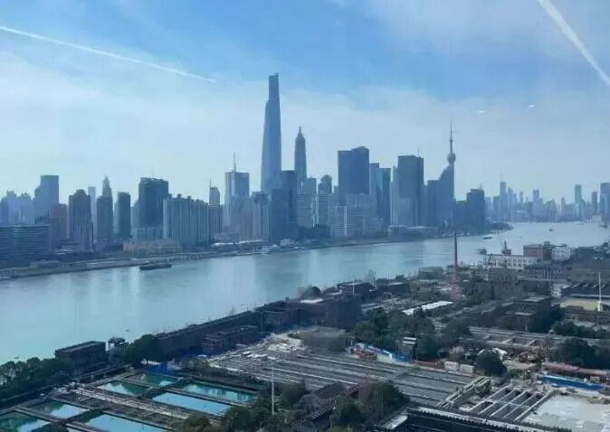 » 1、房企阳光城总部上海总部6折甩卖 已三次流拍据阿里资产拍卖平台，近日，阳光城总部滨江国际广场1号楼拍卖成交