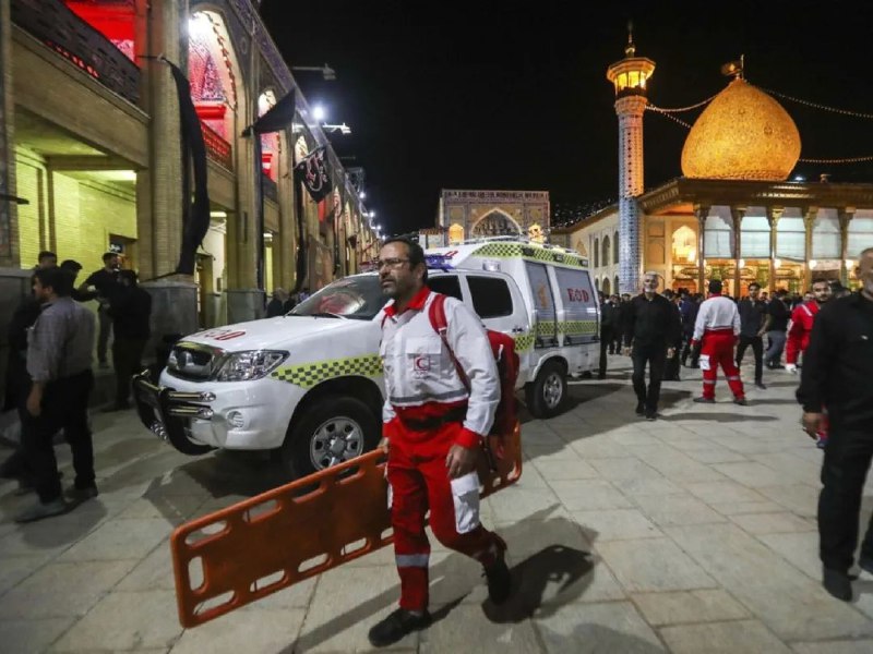 » 13、时隔一年，伊朗“灯王之墓”再次遭袭，已致1死7伤 more…当地时间13日晚，对位于伊朗南部设拉子市的“灯王之墓”发动袭击的另一名恐怖分子已被逮捕，安全人员在其身上发现了一把枪和8个弹匣