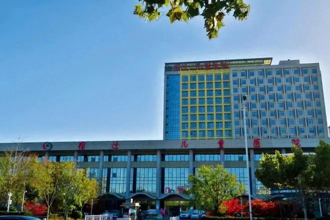 » 4. 宿迁儿童医院拍卖无人买 降价1亿据京东资产交易平台信息，11月27日中午12点，宿迁儿童医院开始拍卖，起拍价为4.8亿元