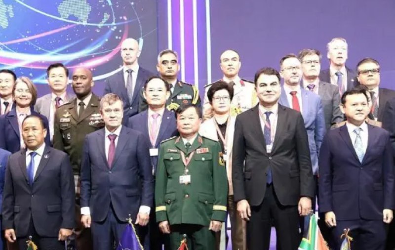 » 1、韩国指责越南国防部副部长访韩期间骚扰女公务员据韩联社报道，当地时间10月20日，韩国国防部发布消息称，已就越南国防部副部长上月访韩期间涉嫌性骚扰行为（sexual misconduct）一事，召见了越南驻韩国防武官