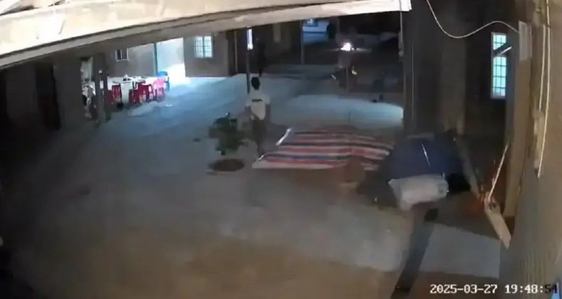 » 1、杀人罪行极其严重，广东精神分裂者被判死刑8月18日上午9时30分，广东廉江市（县级市）祖孙三人被邻居杀害案在湛江市中级人民法院开庭审理