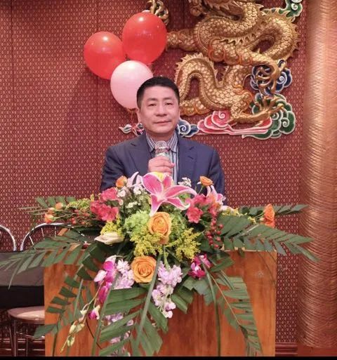 » 9. 富商林建新52岁死于纽约，系美国华人华侨联合总会主席这个周末，美国华人圈最大的新闻，莫过于美国知名华人企业家、美国华人华侨联合总会(ACUA)主席林建新突然身亡的消息