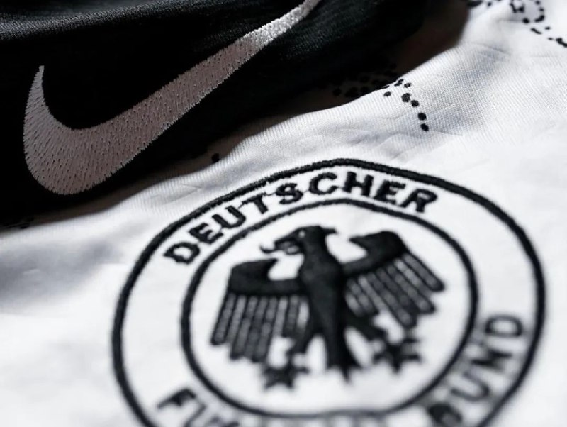 » 12、德国足球队放弃本国品牌阿迪达斯：耐克给的钱太多了当地时间2024年3月21日，德国国家男子足球队宣布将结束与德国运动品牌阿迪达斯的合作，同时宣布与美国运动巨头耐克签订为期7年的球衣赞助合约