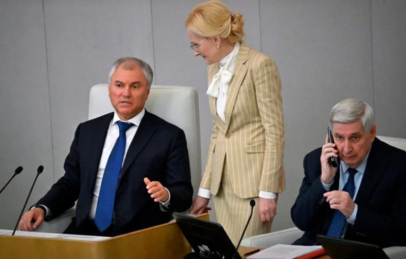 » 2、 俄杜马通过法案：对宣传无子女思想者最高罚款500万卢布俄新社11月12日报道，俄罗斯国家杜马在二读和三读的最终审议中通过了一项法案，对宣扬无子女意识形态的行为处以最高500万卢布（约合37万人民币）的罚款