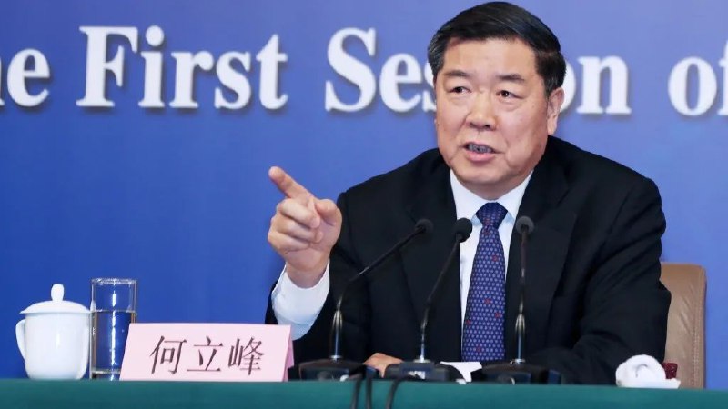 » 3. 何立峰任在中央金融办主任、中央金融工委书记11月3日，中央金融工作委员会召开会议，传达学习中央金融工作会议精神，中央金融委员会办公室主任、中央金融工作委员会书记何立峰出席会议并讲话，强调学习贯彻中央金融工作会议精神是金融系统当前最重要的政治任务，各金融单位党委（党组）主要负责同志要带头学习、带头宣讲、带头贯彻，带动全系统在贯彻落实会议精神上走深走实