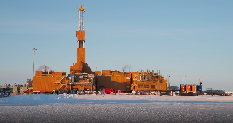 » 5、阿拉斯加5000吨石油钻井平台倒塌 北美最大陆地平台2026年1月24日，阿拉斯加阿尔派恩附近的冻原上，北美最大的移动式陆地钻井平台Doyon26在作业过程中突然倒塌