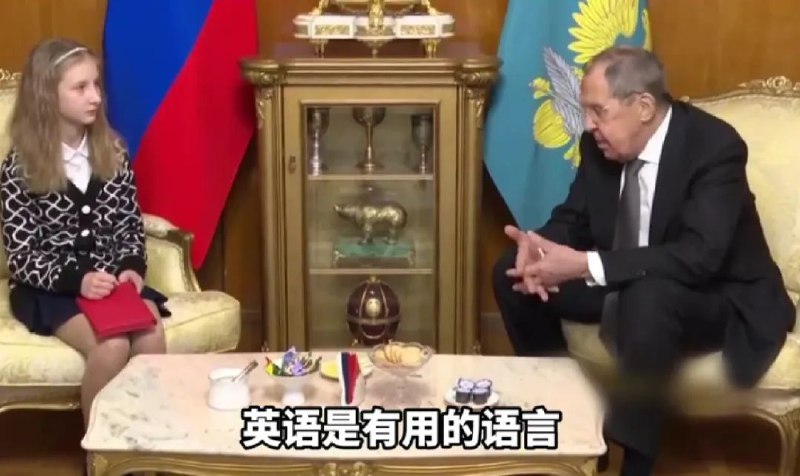 » 12、俄外长：没必要走极端，弃学英语是愚蠢的俄新社1月4日报道，俄罗斯外交部长拉夫罗夫在全俄活动“愿望圣诞树”举办期间与来自卢甘斯克的小姑娘交流