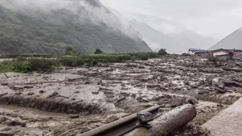 » 2. 四川汉源新华村泥石流爆发  至少30余人失联四川省雅安市汉源县应急管理局20日公布，7月20日2时30分许，汉源县马烈乡新华村因暴雨突发山洪灾害，通信、道路、桥梁中断