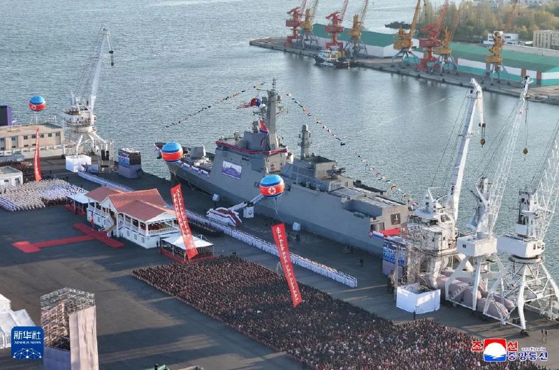 » 5、朝鲜海军下水5000吨驱逐舰据朝中社26日报道，朝鲜劳动党总书记、国务委员长金正恩25日出席在南浦造船厂举行的新一代多用途攻击型驱逐舰下水仪式