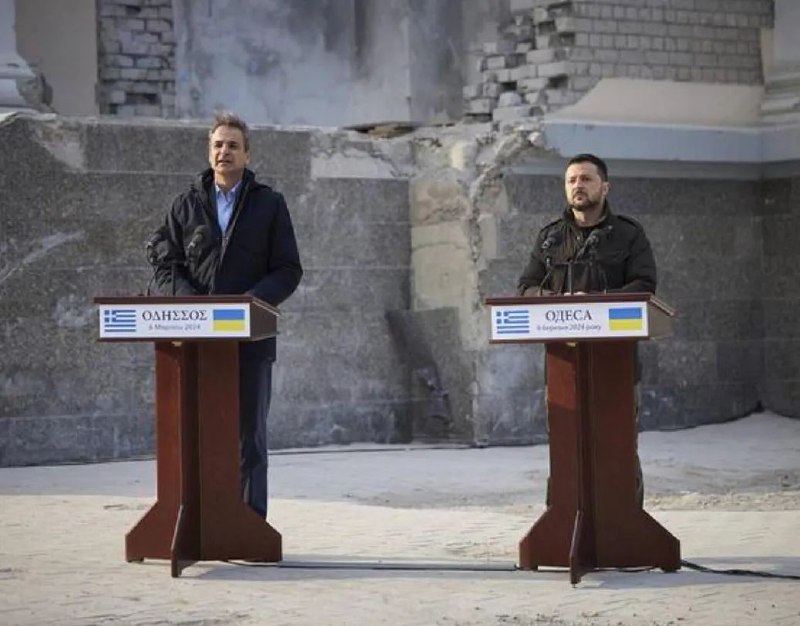 » 7、希腊总理访乌遇空袭，俄导弹接近泽连斯基车队法新社6日报道，俄罗斯军队当天对港口城市敖德萨进行了打击，有导弹落在乌克兰总统泽连斯基的车队附近，而当时他即将会见到访的希腊总理米佐塔基斯