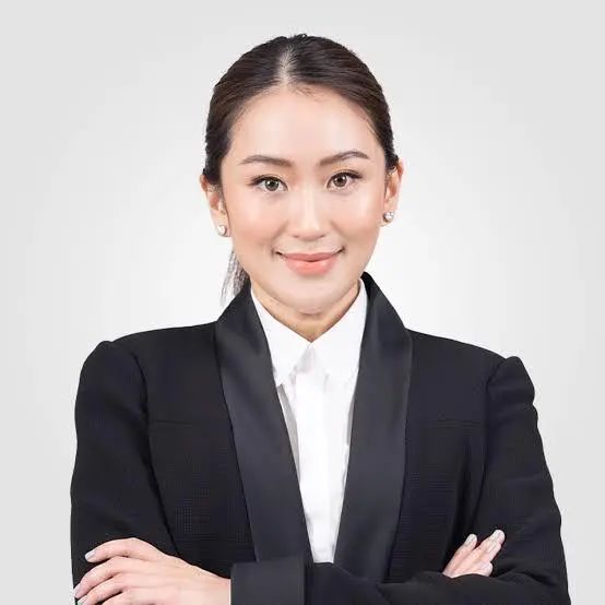 » 6. 为泰党提名他信女儿贝东丹为总理候选人8月15日，泰国为泰党与执政联盟召开新闻发布会，正式提名贝东丹·西那瓦为总理候选人，参加将于16日举行的新总理选举