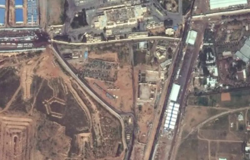 » 5、埃及在加沙边境修隔离墙“埃及正在靠近加沙的边境附近建造一堵神秘的16英尺高的墙