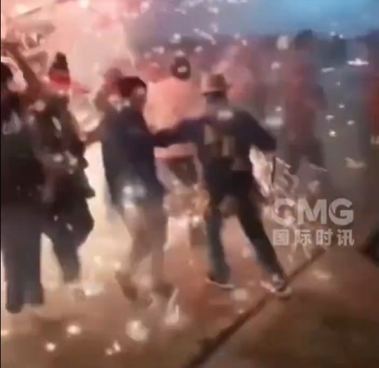 » 6、墨西哥中部烟花爆炸 至少74人死伤墨西哥中部墨西哥州政府6日发布公告说，该州圣玛丽亚·坎切斯达镇5日晚发生的烟花爆炸事故已造成10人死亡、64人受伤