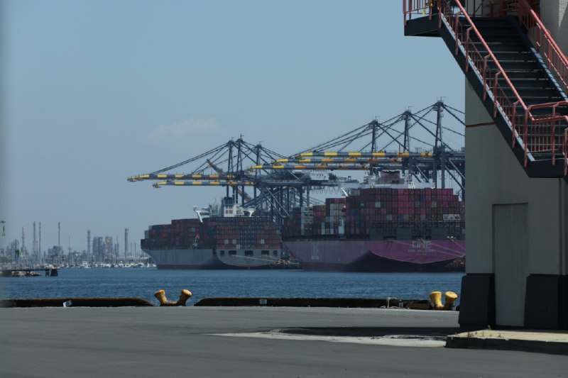 » 6、中美海运订单量一周飙升275%，洛杉矶地区港口进口量下周增22%全球数字货运平台Flexport表示，本周中国至美国的海运订单量较上周增长了275%