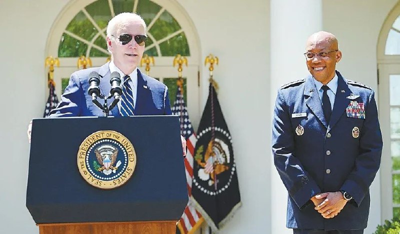 » 7. 美国任命鲍威尔之后第二位黑人参联会主席9月20日，美参议院最终批准了对查尔斯·昆顿·布朗担任下一任美国参谋长联席会议主席的任命