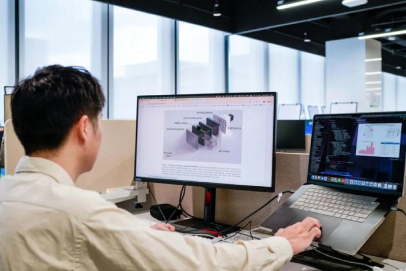 » 1、26岁上海博士生登上《自然》，用AI调度光线实现完美裸眼3D技术圈梦寐以求的完美3D显示效果，因为上海科研人员的突破性创新，忽然间似乎不再遥远