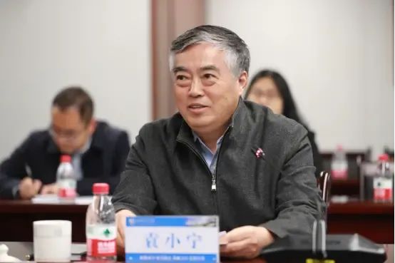 » 2. 陕西投资集团董事长刚退休即被查据陕西省纪委监委11月12日消息，陕西投资集团有限公司原党委书记、董事长袁小宁涉嫌严重违纪违法，目前正接受审查调查