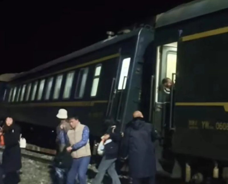 » 1、 黑河开往哈尔滨的K7034列车发生脱轨事故11月1日，网传黑河开往哈尔滨的K7034列车发生脱轨事故