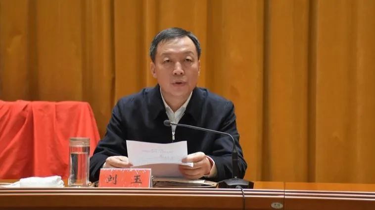 » 8. 山东潍坊市原副市长刘玉被双开：妄图结交“大领导”“抄近路”刘玉丧失理想信念，背弃初心使命，不信马列信鬼神，热衷迷信活动，官迷心窍，长期与“政治骗子”交往，妄图结交“大领导”“搭天线”“抄近路”，造成恶劣影响；无视中央八项规定精神，违规收受礼品、消费卡；违背组织原则，在干部选拔任用工作中为他人谋利；违反廉洁纪律，借用管理服务对象钱款；违反工作纪律，在项目建设过程中不正确履行职责；纪法意识淡漠，利用职务便利为他人在工程承揽、企业经营等方面提供帮助，非法收受巨额财物；滥权妄为，致使国家财产遭受重大损失