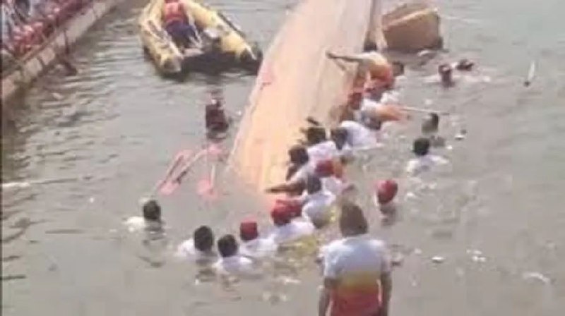 » 3. 湖北黄梅县龙舟侧翻一人死亡6月8日，记者从黄梅县分路镇获悉，在该镇西河水域群众自发开展的端午划龙船活动中，一龙船侧翻造成多人落水