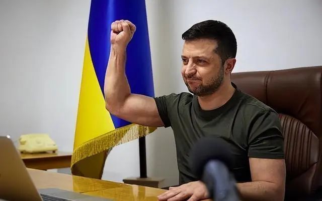 » 5. 泽连斯基：鉴于前线局势推迟参加所有国际活动15日，乌克兰总统泽连斯基在社交媒体上表示，当天他与乌克兰武装部队总司令瑟尔斯基和总参谋长巴吉列维奇就前线局势召开电话会议，就哈尔科夫州局势和乌克兰国防军补给问题等进行了讨论