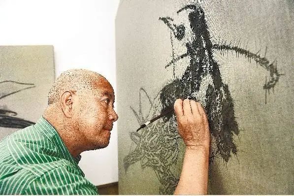 » 5、四川美院教授叶永青因抄袭比利时作品公开道歉，赔偿500万元当代艺术家叶永青抄袭案是中国当代艺术圈一大丑闻，历经多年，在北京市高级人民法院的终审判决结果出来后，叶永青近日终于公开发表“道歉声明”