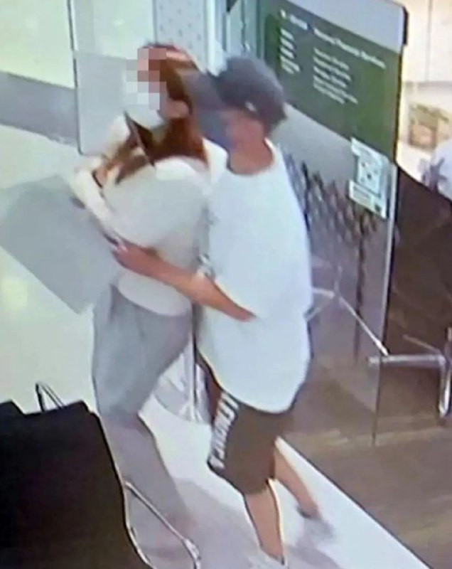 » 5、香港银行持刀抢劫案犯在深圳被抓香港一家恒生银行日前发生持刀抢劫案，持续引发关注