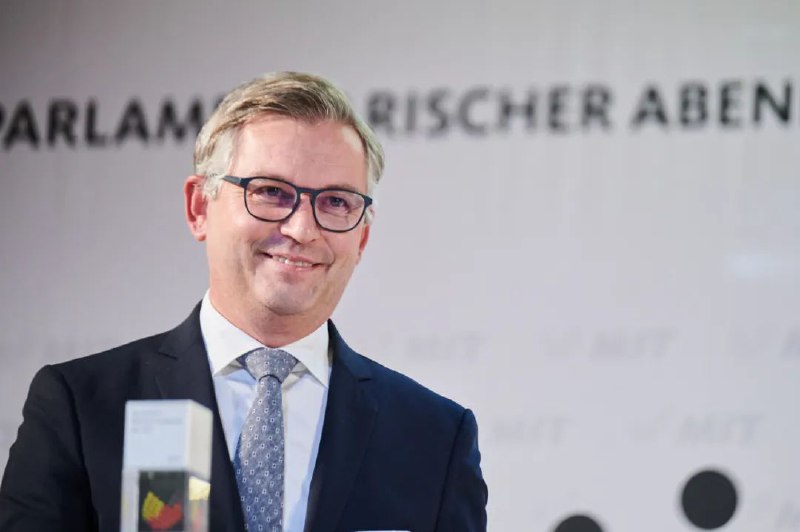 » 17、驾驶公车超速超60%，奥地利财长被吊销驾照一个月奥地利财政部1月9日表示，财政部长马格努斯·布伦纳因驾驶其部长座驾超速行驶被吊销驾驶执照一个月