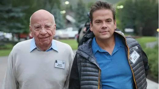 » 15. 92岁传媒大亨默多克退休，长子接任新闻集团董事长在近七十年的职业生涯后，鲁珀特·默多克9月21日宣布，将卸任福克斯和新闻集团董事长一职，并成为这两家公司的名誉董事长