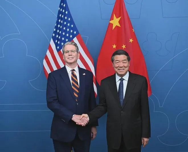 » 4、中美贸易谈判共识，当前缓和政策延续90天当地时间7月28日至29日，中美经贸中方牵头人、国务院副总理何立峰与美方牵头人、美国财政部长贝森特及贸易代表格里尔在瑞典斯德哥尔摩举行中美经贸会谈