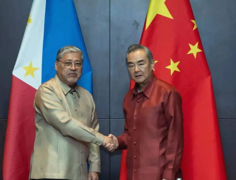 » 7、王毅在老挝会见布林肯7月27日，第57届东盟外长会及系列会议召开期间，中共中央政治局委员、外交部长王毅应约同布林肯会见