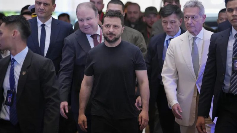 » 3. 泽连斯基抵达新加坡，参加香格里拉对话会法新社6月1日报道，乌克兰总统泽连斯基抵达新加坡，他将参加香格里拉对话会