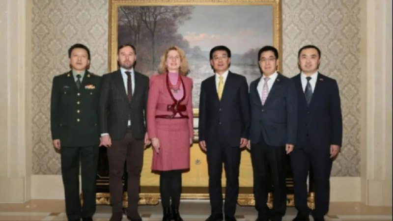 » 5、 外交部军控司副司长马升琨成为驻乌克兰大使11月20日，中华人民共和国新任驻乌克兰特命全权大使马升琨乘车抵达乌克兰履新