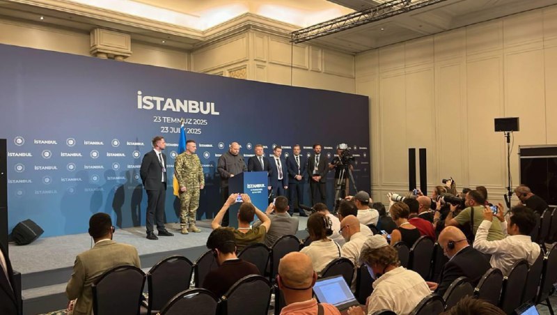 » 7、 俄乌第三轮直接谈判结束 除换俘外无实质结论当地时间23日，俄总统助理梅津斯基在俄乌第三轮直接谈判结束后表示，俄乌目前正在交换双方各250名俘虏，这是第二轮谈判达成的最后一批