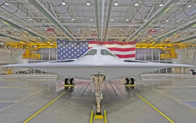 » 14、美国下一代隐形轰炸机B-21首飞综合美国当地媒体报道，当地时间（美国太平洋时间）11月10日上午，美国空军下一代轰炸机B-21“突袭者”在加利福尼亚州帕姆代尔的美国空军第42工厂机场首飞