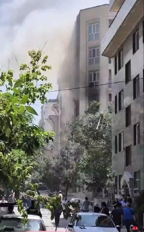 » 6、以色列袭击伊朗首都德黑兰市中心一居民楼总台记者从以色列方面获悉，当地时间20日中午，以色列无人机对伊朗首都德黑兰市中心的一座居民楼发动了袭击