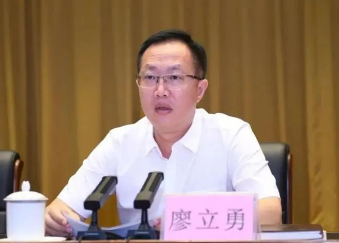 » 7. 南宁副市长投案 正市长已倒台据广西壮族自治区纪委监委日前消息，广西壮族自治区南宁市人民政府原副市长刘为民涉嫌严重违纪违法，主动投案，目前正接受广西壮族自治区纪委监委纪律审查和监察调查