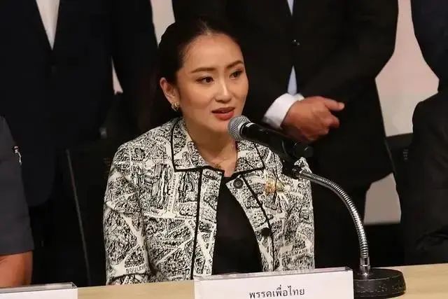 » 6. 他信女儿当选泰国新总理8月16日，泰国国会下议院举行会议，就总理人选进行表决