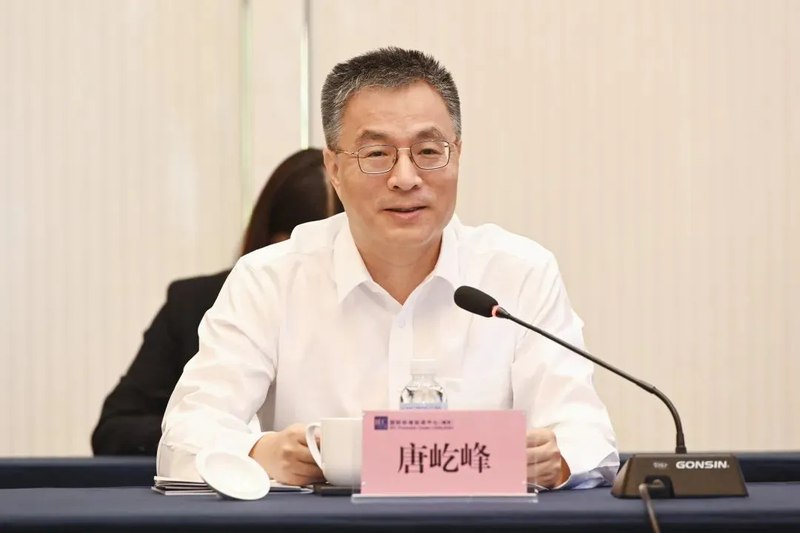 » 5. 南方电网副总经理调任广东佛山市委书记近日，广东省委决定：唐屹峰同志任佛山市委委员、常委、书记，郑轲同志不再担任佛山市委书记、常委、委员职务