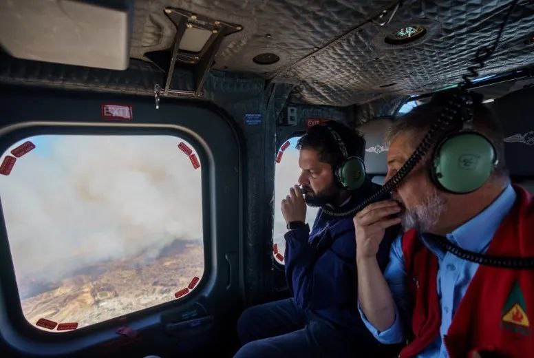 » 13、智利突发森林火灾已造成46人遇难超200人失踪当地时间2月3日，智利总统博里奇召开新闻发布会表示，该国森林火灾已造成46人死亡、超过200人失踪