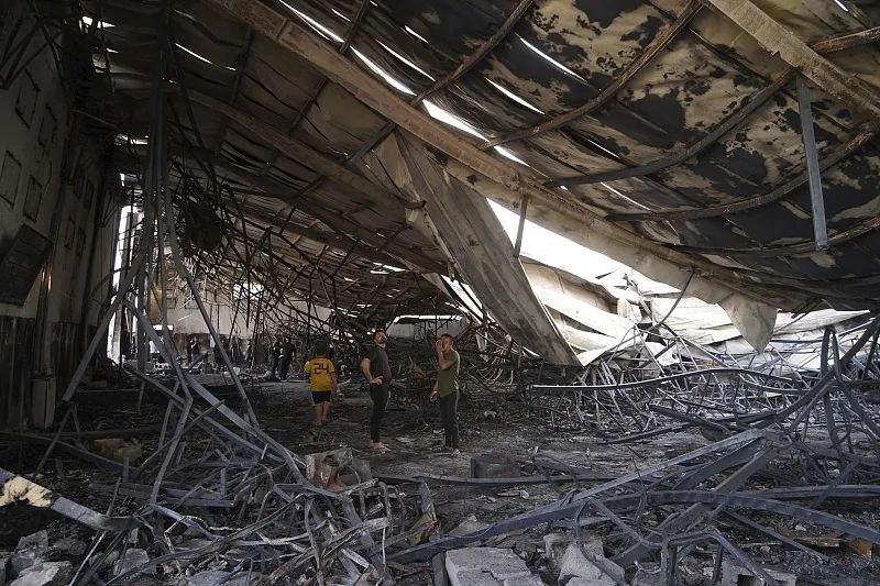 » 8、伊拉克一婚礼火灾导致107人丧生，至少150人受伤10月1日，伊拉克政府发布调查报告，指出“重大疏忽”和“安全措施缺位”导致9月26日尼尼微省一场婚礼发生重大火灾事故，导致107人丧生，至少150人受伤