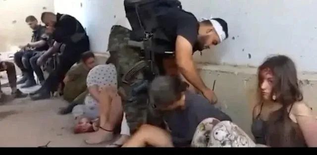 » 6. 以色列获得5名少女人质囚禁录像5月22日，以色列公布了一段令人痛心的视频，显示了五名年女子遭哈马斯武装分子绑架后被囚禁于加沙的画面