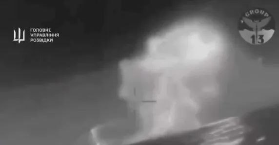 » 5. 乌克兰无人艇又击沉黑海舰队大型登陆舰乌克兰国家通讯社14日报道称，乌克兰国防部情报总局当天发布消息称，14日，该局与乌克兰军队各部门合作，击沉了俄罗斯大型登陆舰“凯撒·库尼科夫号”