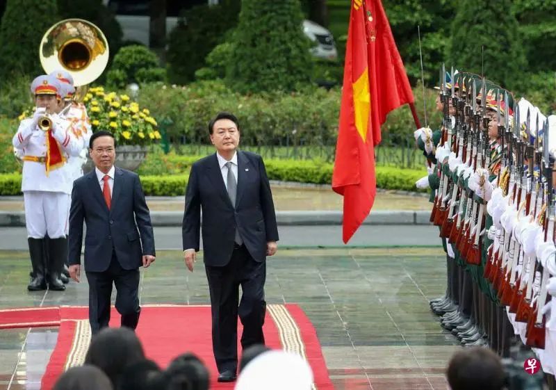 » 13. 韩国和越南同意加强安全合作首次以总统身份访问越南的尹锡悦，承认韩国经济低迷，但他强调，越南在首尔增长战略中扮演关键角色