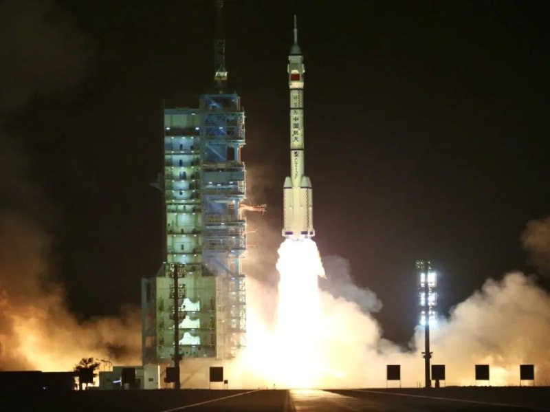 » 6、神舟十八号载人飞船发射取得圆满成功据中国载人航天工程办公室消息，北京时间2024年4月25日20时59分，搭载神舟十八号载人飞船的长征二号F遥十八运载火箭在酒泉卫星发射中心点火发射，约10分钟后，神舟十八号载人飞船与火箭成功分离，进入预定轨道